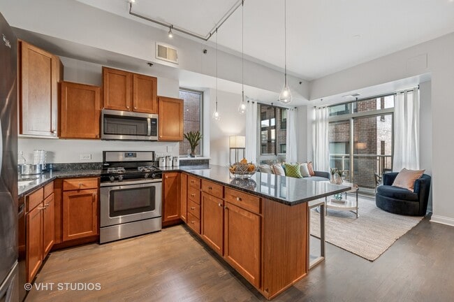 230 W Division St in Chicago, IL - Building Photo - Building Photo