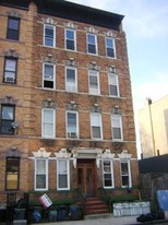 141 Thames St Apartments