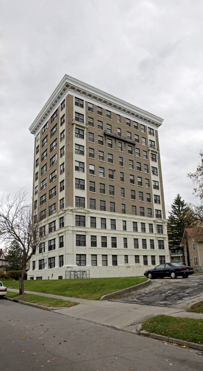 Commodore Apartments in Dayton, OH - Building Photo - Building Photo