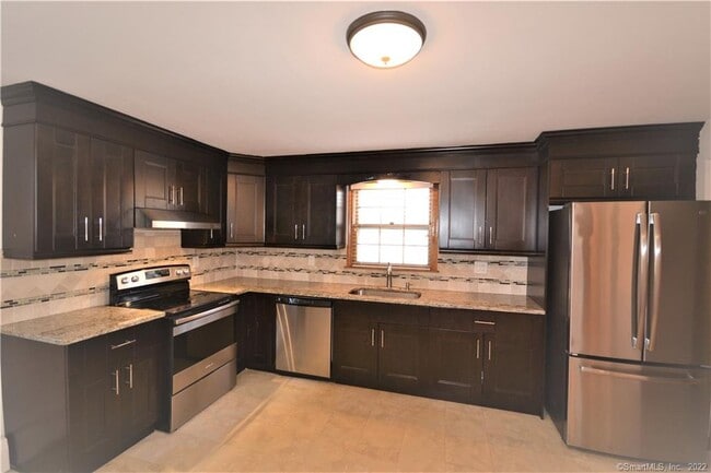 432 Wiklund Ave-Unit -2 in Stratford, CT - Building Photo - Building Photo