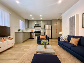 144 Westmoreland Ave in Los Angeles, CA - Building Photo - Building Photo