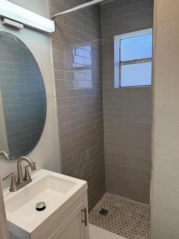 214 SE 3rd Ter in Dania Beach, FL - Foto de edificio - Building Photo