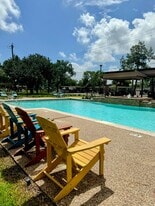 Clear Lake Place in Houston, TX - Building Photo