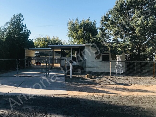 property at 3024 E Packard Ave