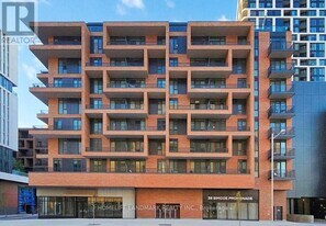 38 Simcoe Promenade in Markham, ON - Building Photo