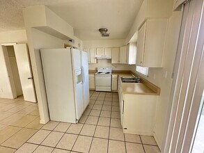 7109 W Wolf St in Phoenix, AZ - Building Photo - Building Photo