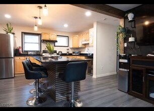 2505 Girard Pl, Unit 2505GirardPlace#2 in Union, NJ - Foto de edificio - Building Photo