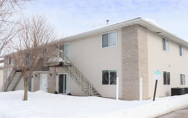 3425 Queen Dr SW in Cedar Rapids, IA - Building Photo - Building Photo