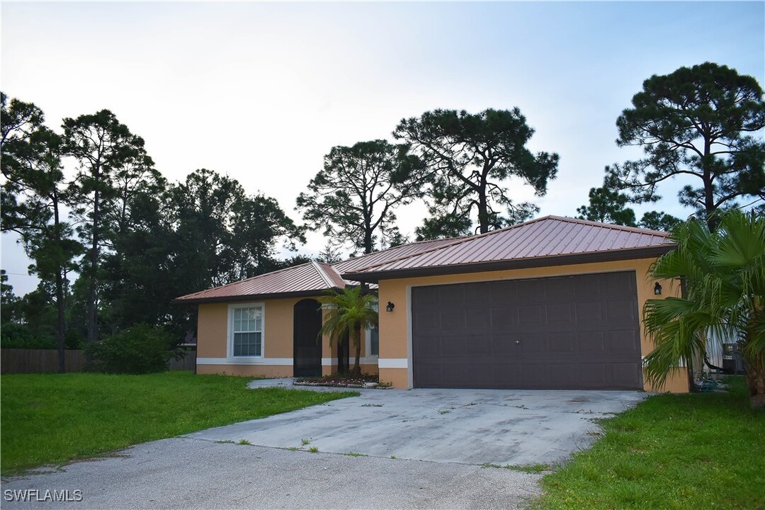 3591 18th Ave NE in Naples, FL - Foto de edificio