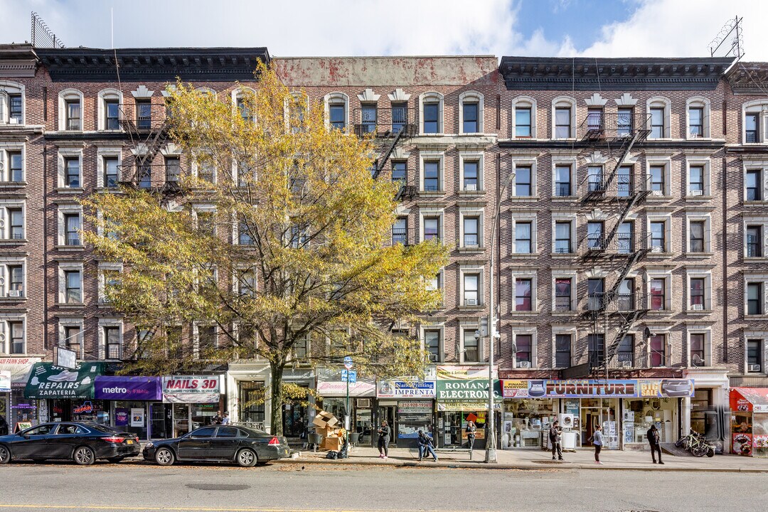 1989 Amsterdam Ave in New York, NY - Building Photo