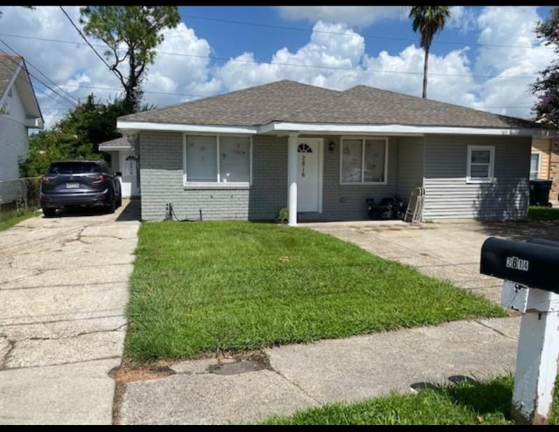 2814 Pakenham Dr in Chalmette, LA - Building Photo