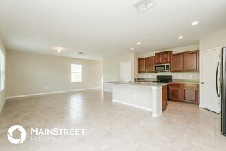 36125 Stable Wilk Ave in Zephyrhills, FL - Foto de edificio - Building Photo