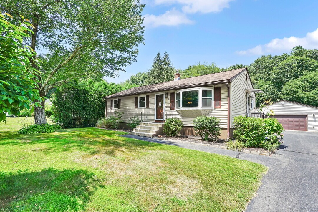 293 Brainard Rd in Enfield, CT - Building Photo