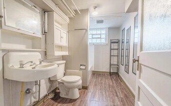 162 N 9th St, Unit 162 N. 9th Apt B in Laramie, WY - Foto de edificio - Building Photo