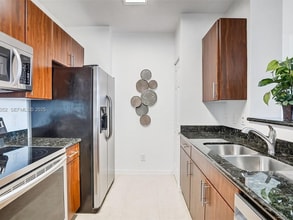 2421 NE 65th St, Unit 22 in Fort Lauderdale, FL - Foto de edificio - Building Photo