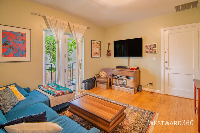 property at 2920 W Schubert Ave