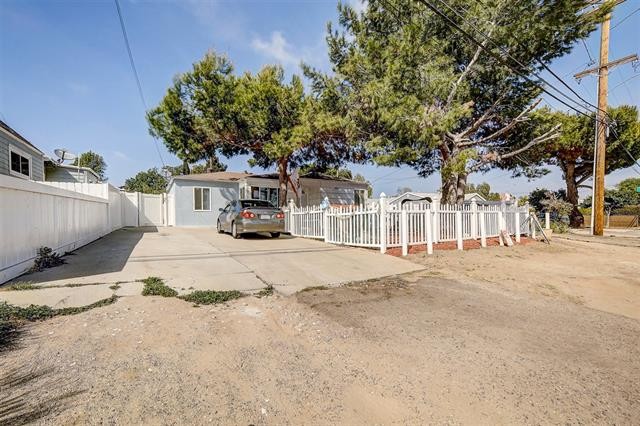 8618 / 8620 Valencia Street in Spring Valley, CA - Building Photo