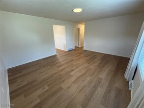 312 Minnich Ave NE in New Philadelphia, OH - Building Photo - Building Photo