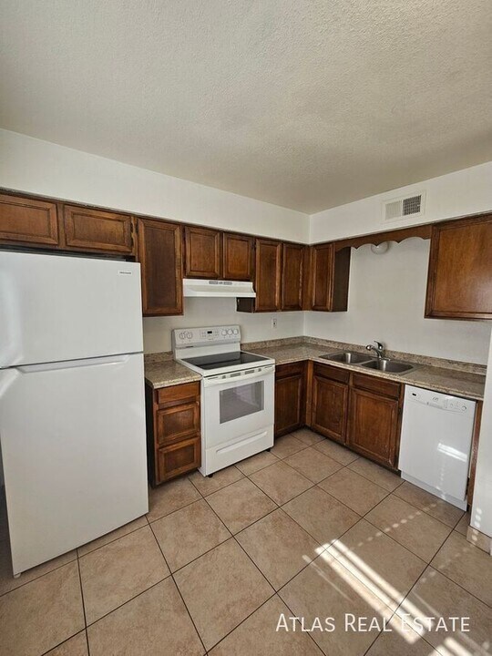 111 N Phyllis in Mesa, AZ - Building Photo