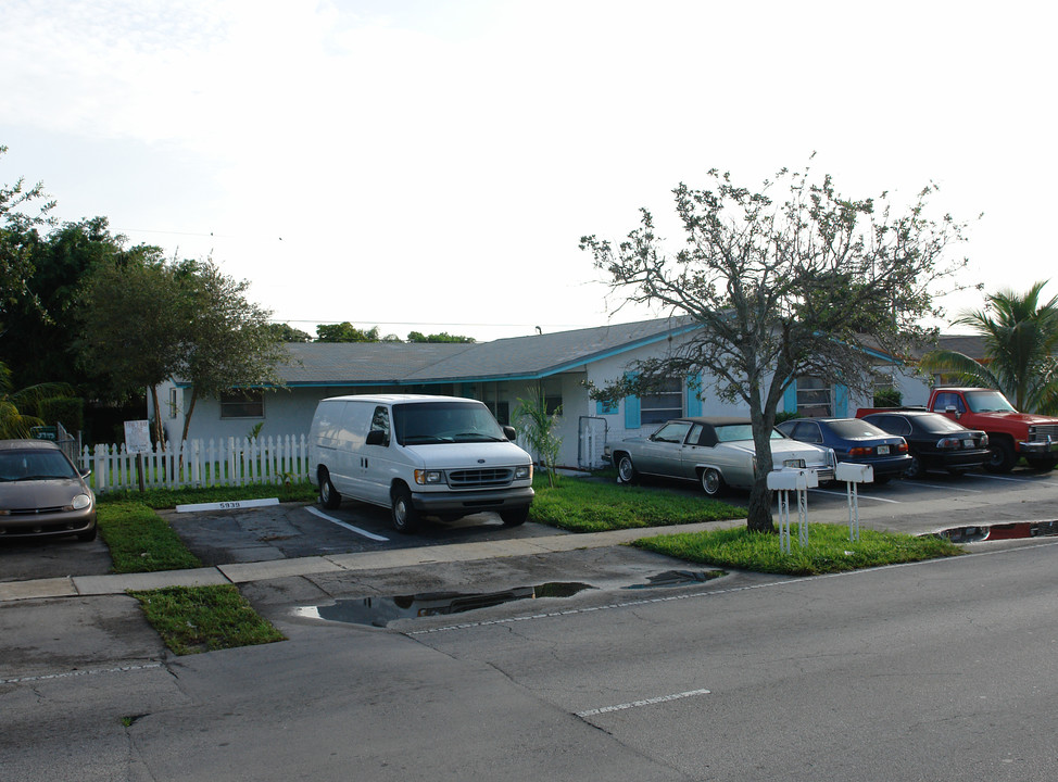 5931 NW 19th St in Fort Lauderdale, FL - Foto de edificio