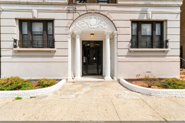 2672 John F. Kennedy Blvd