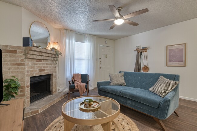 Woods of Elm Creek in San Antonio, TX - Foto de edificio - Building Photo