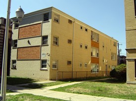 7516 N Winchester Ave Apartments