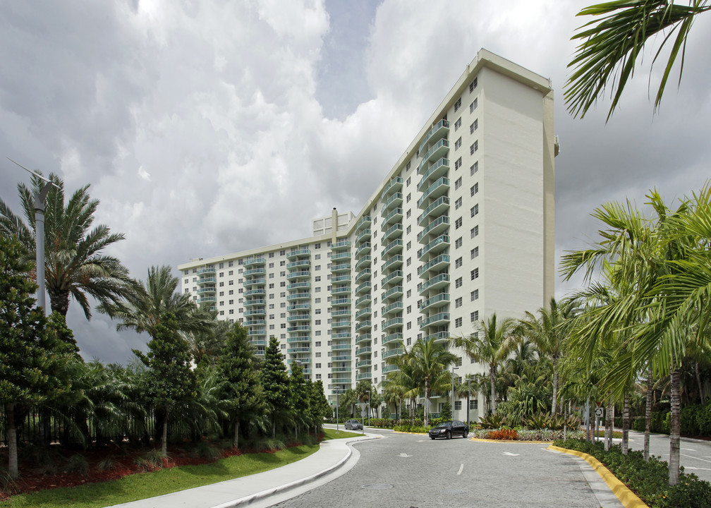 Ocean Reserve in Sunny Isles Beach, FL - Building Photo