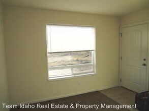 303 Victoria Dr in Moscow, ID - Building Photo - Building Photo
