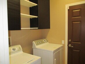 34484 South Pioneer Way in Red Rock, AZ - Foto de edificio - Building Photo