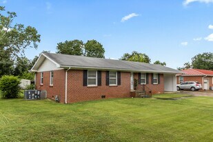 4301 Richardson Dr NW in Huntsville, AL - Building Photo