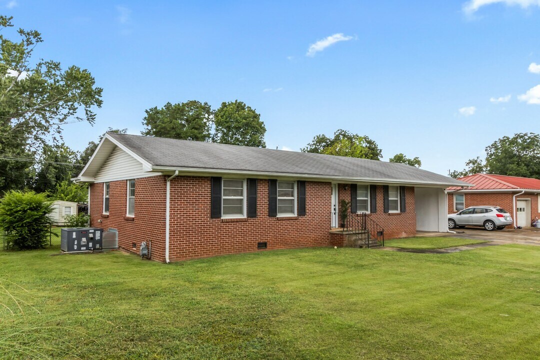 4301 Richardson Dr NW in Huntsville, AL - Building Photo