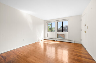 157 School St, Unit f in East Hartford, CT - Building Photo - Building Photo