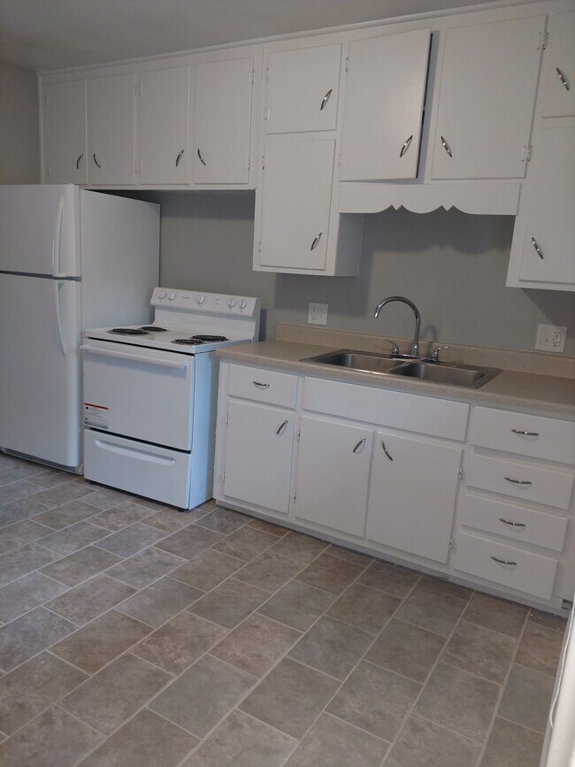 1021 Forest Ct Apartments and Nearby Kansas City Apartments For Rent