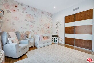 18600 Cantara St in Los Angeles, CA - Building Photo - Building Photo