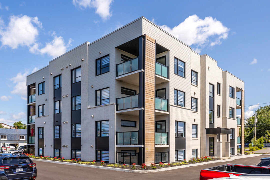 305 Sanche in Boisbriand, QC - Building Photo