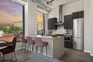 30 N Sangamon St in Chicago, IL - Building Photo