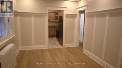 731 Coxwell Ave in Toronto, ON - Building Photo - Building Photo