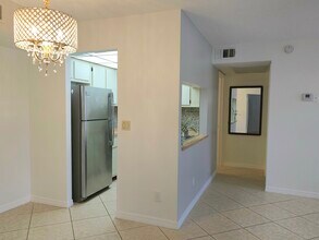 10031 Winding Lake Rd, Unit 104 in Sunrise, FL - Foto de edificio - Building Photo