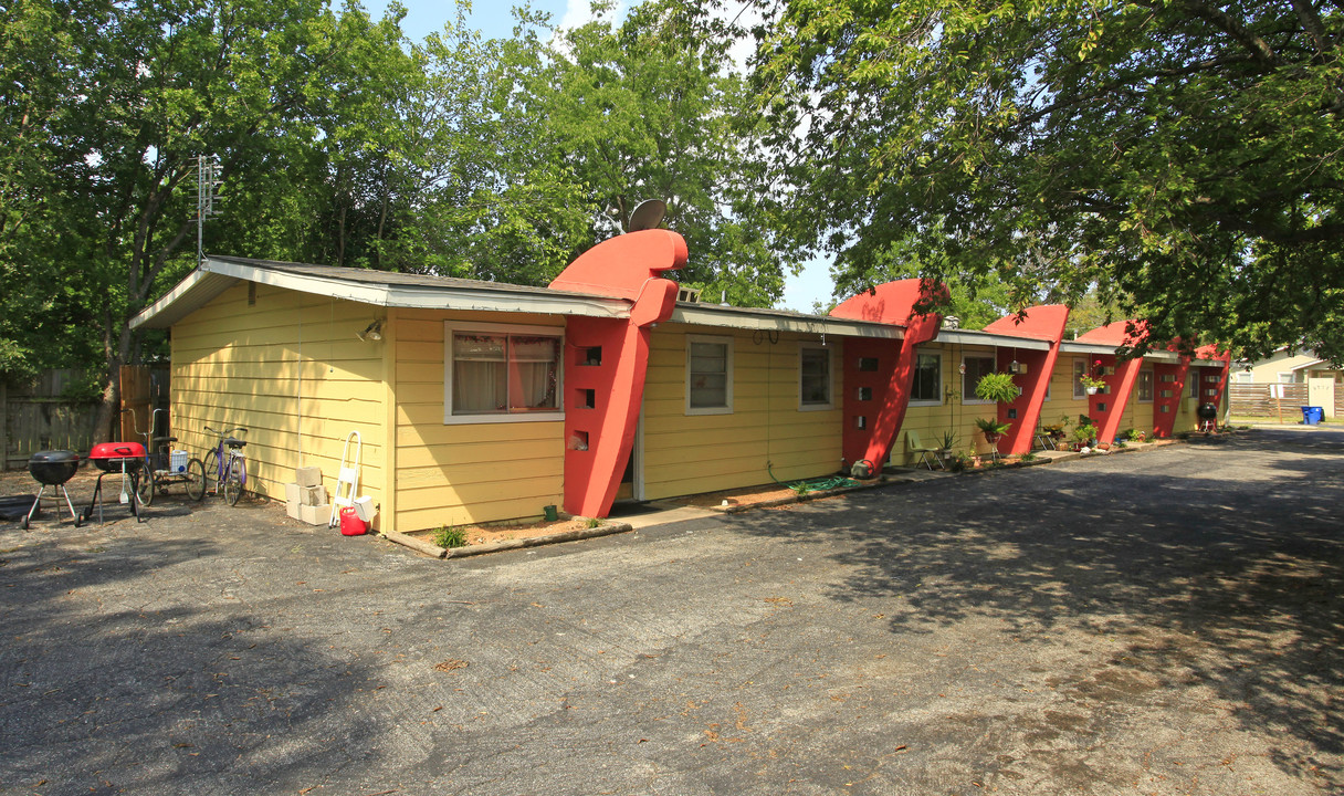 5213 Joe Sayers Ave in Austin, TX - Foto de edificio