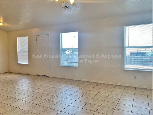 916 Hyacinth Hollow Dr in Yukon, OK - Building Photo - Building Photo