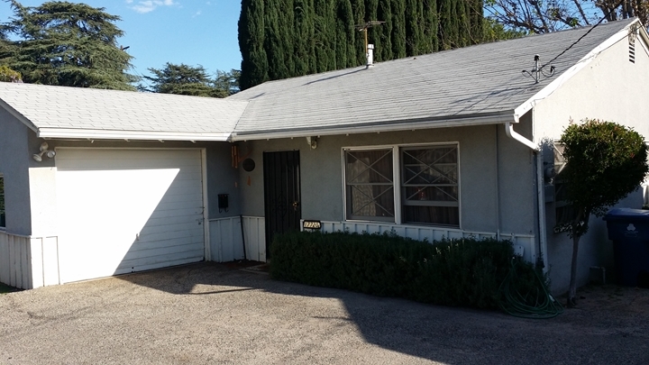 17720 Kingsbury St in Granada Hills, CA - Building Photo