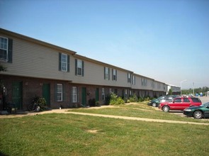 Midland Townhomes in Shelbyville, KY - Foto de edificio - Building Photo