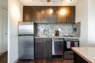 Baker Tower Apartments in Denver, CO - Foto de edificio - Building Photo