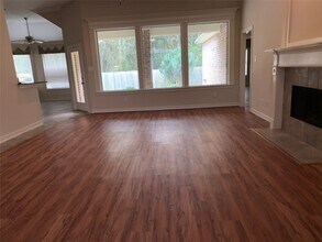 1990 St Edmunds Crossing in Dickinson, TX - Building Photo - Building Photo