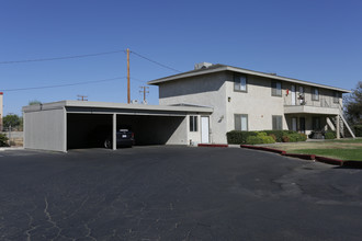 15666 Bear Valley Rd in Victorville, CA - Building Photo - Primary Photo