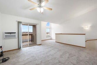 Stonefield Apartments in Mauston, WI - Foto de edificio - Building Photo