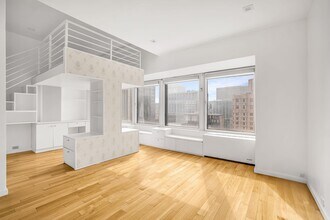 150-156 W 56th St in New York, NY - Building Photo - Building Photo