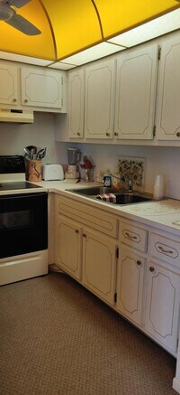 210 Horizon St E photo'