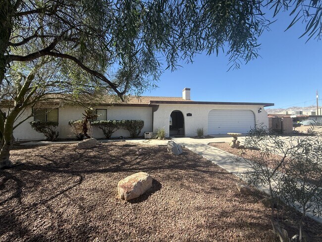 422 Emery Dr in Bullhead City, AZ - Building Photo - Building Photo